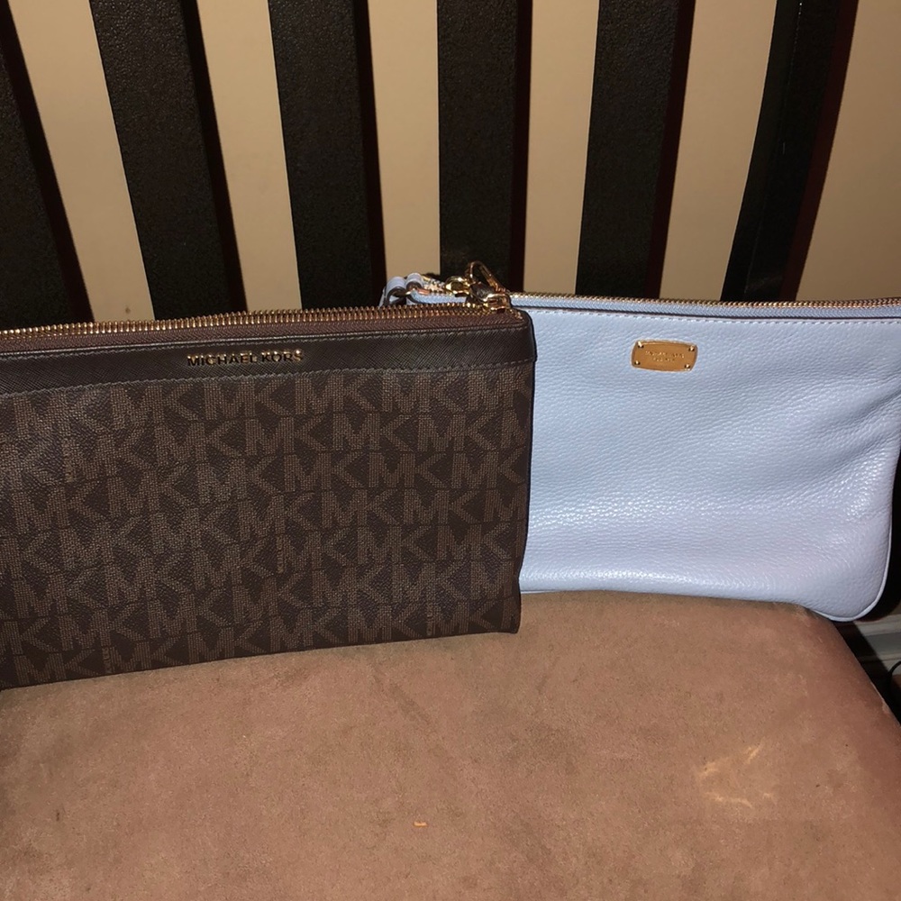 Sold 💯 authentic Michael Kors Wristlets XLarge